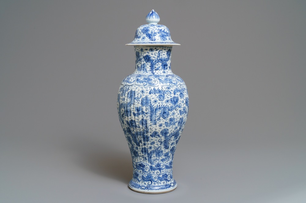 A Chinese blue and white covered vase with floral design, Kangxi