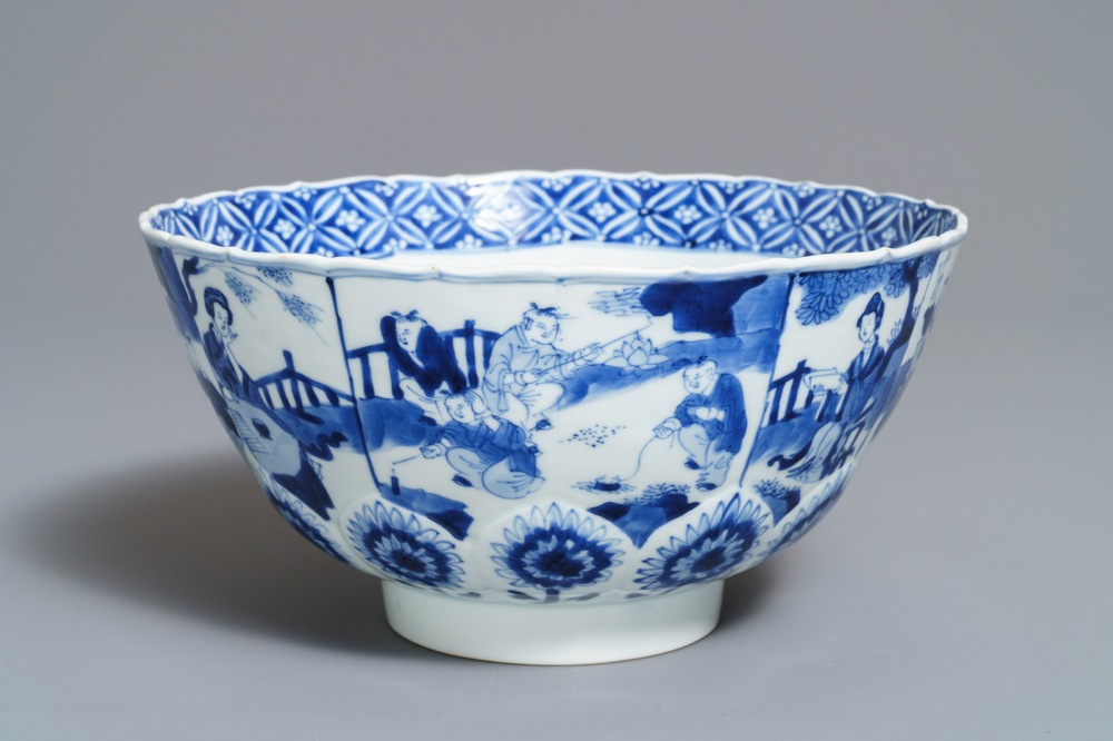 A Chinese blue and white bowl, marked 'Qi Yu bao ding zhi zhen', Kangxi