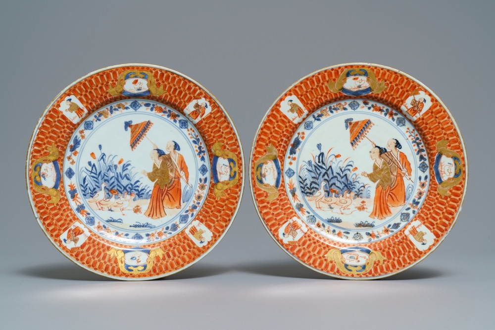 Een paar Chinese Imari-stijl borden naar Cornelis Pronk, &quot;De parasoldames&quot;, Qianlong, ca. 1736-1738