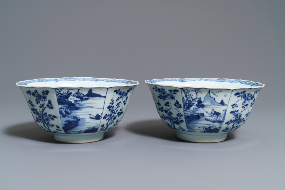 A pair of Chinese blue and white octagonal bowls, Kangxi