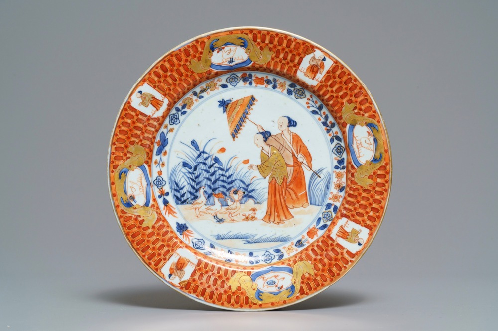 Een Chinees Imari-stijl bord naar Cornelis Pronk, &quot;De parasoldames&quot;, Qianlong, ca. 1736-1738