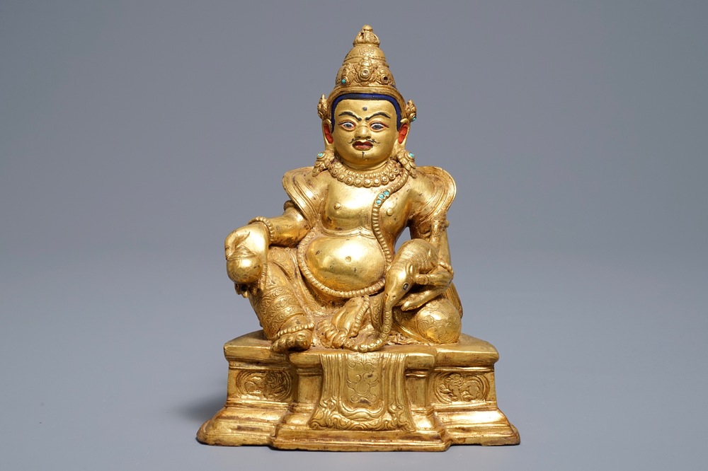 Een Sino-Tibetaanse verguld bronzen figuur van Jambhala, 19/20e eeuw