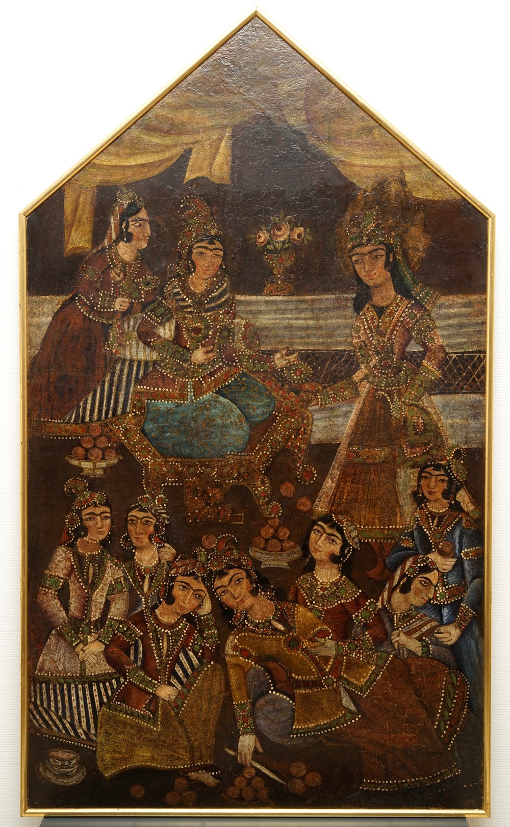 Qajar school: Zulaikha's dienstmeiden verminken zich bij het zien van Yusuf, olie op doek, Iran, 19e eeuw