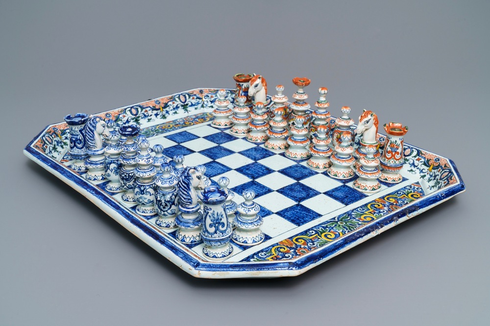 A French faience Rouen style chess board with pieces, Samson, Paris, 19th  C. - Rob Michiels Auctions