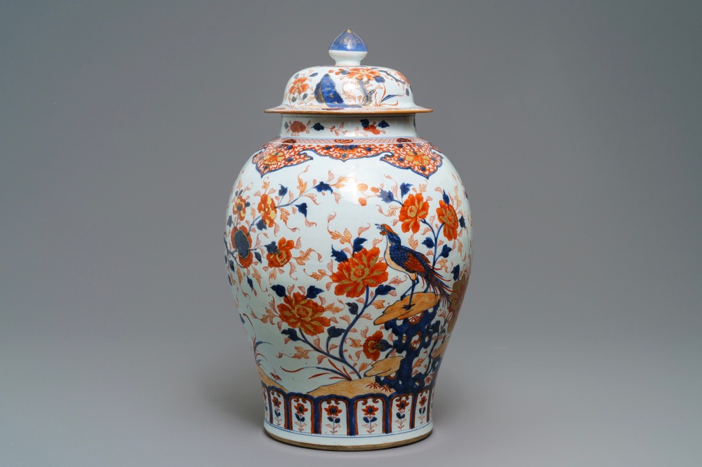 A large Chinese Imari-style baluster jar and cover, Kangxi