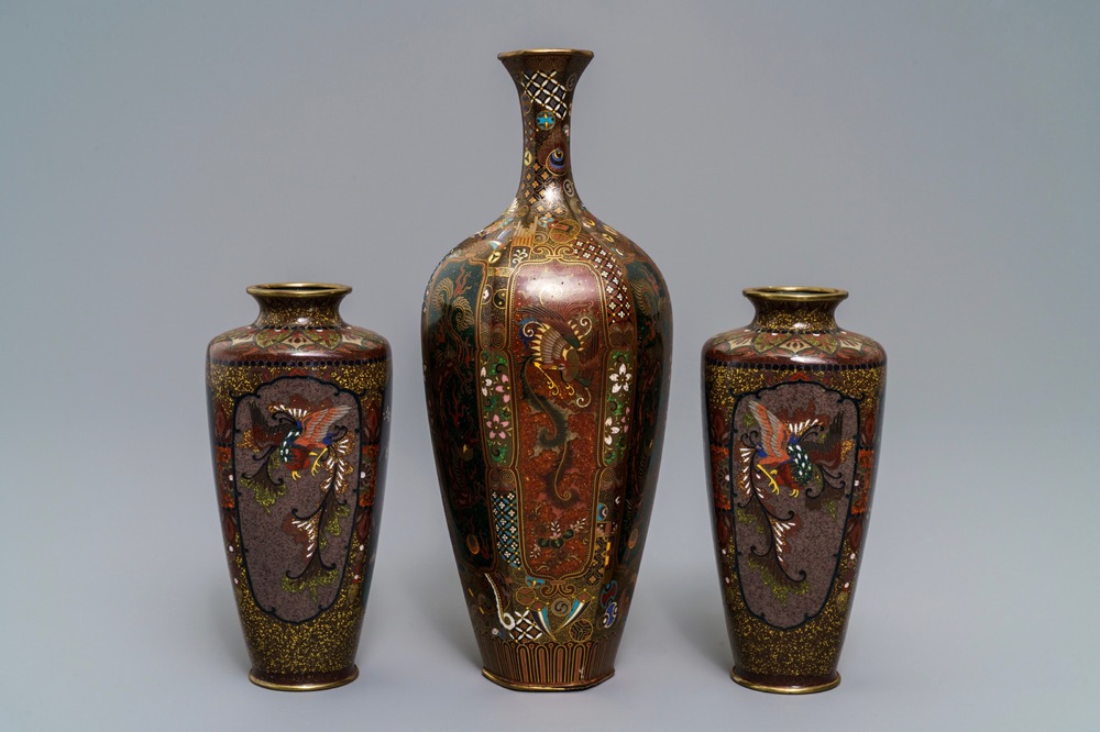 Drie Japanse cloisonn&eacute; vazen, Meiji, 19e eeuw