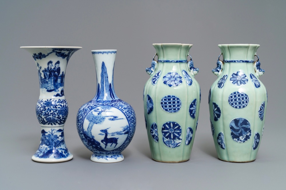 Vier Chinese blauwwitte en celadon vazen, 19/20e eeuw