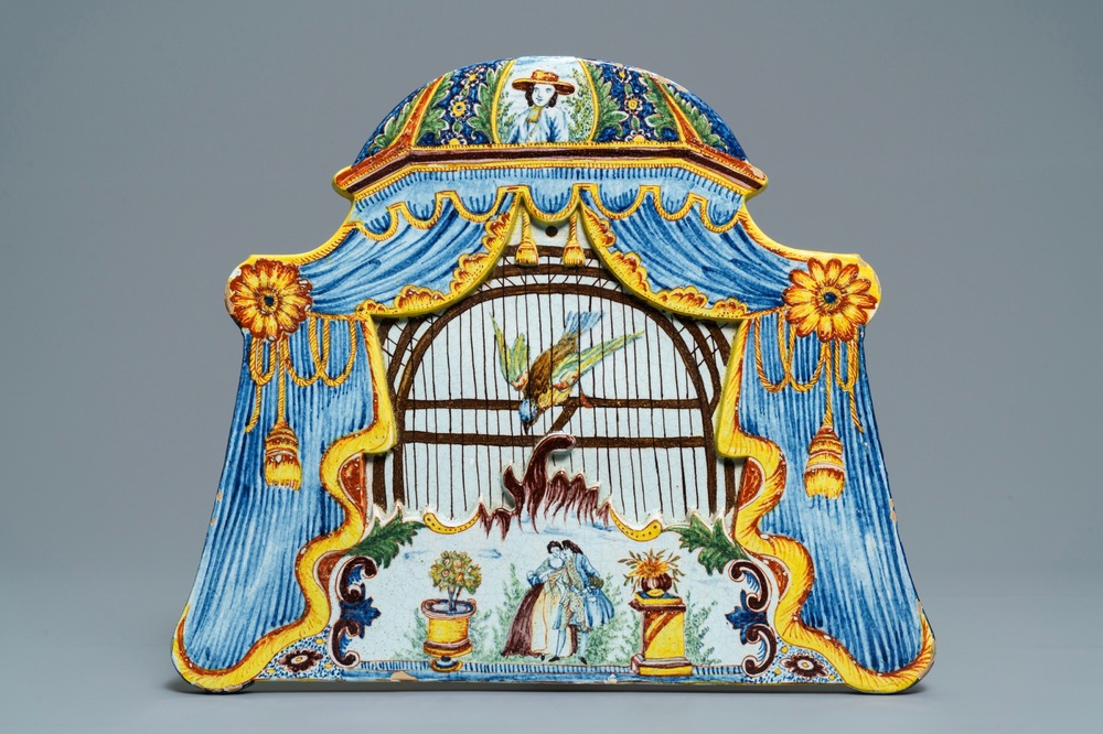 Een grote polychrome Delftse plaquette met een vogelkooi, eind 18e eeuw