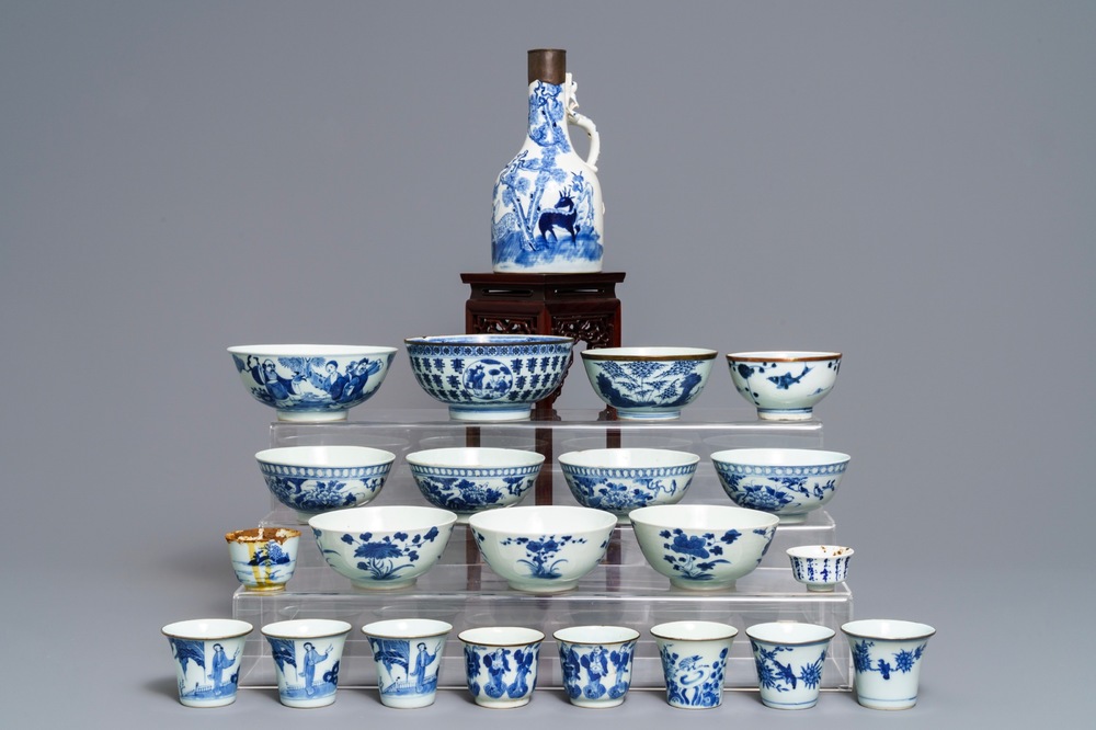 Une collection en porcelaine de Chine 'Bleu de Hue' pour le Vietnam, 19&egrave;me