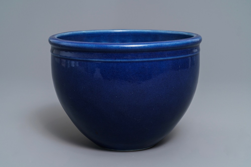 A Chinese monochrome blue jardini&egrave;re, 18/19th C.