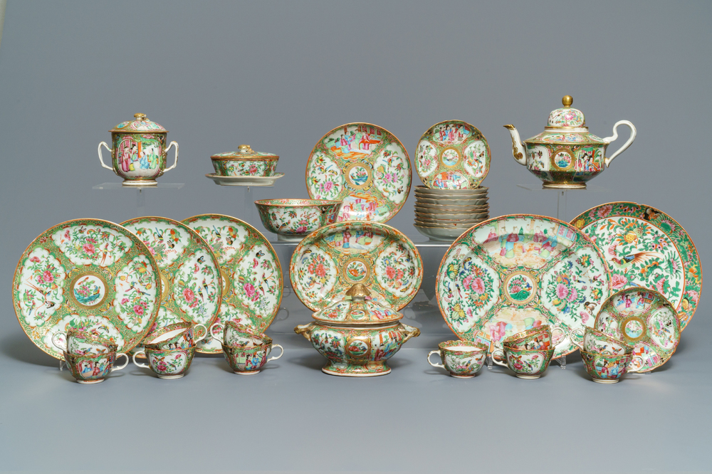 Une grande collection en porcelaine de Chine famille rose de Canton, 19&egrave;me