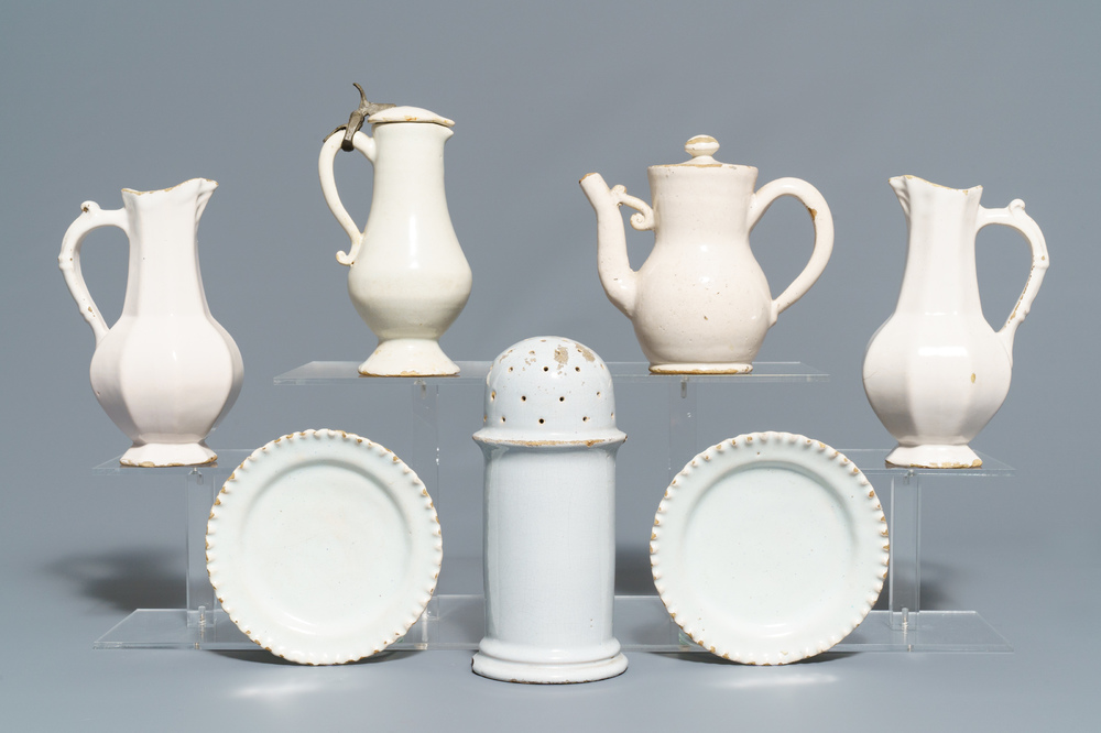 Four white Dutch Delft jugs, a pair of lobed plates and a large shaker, 17/18th C.