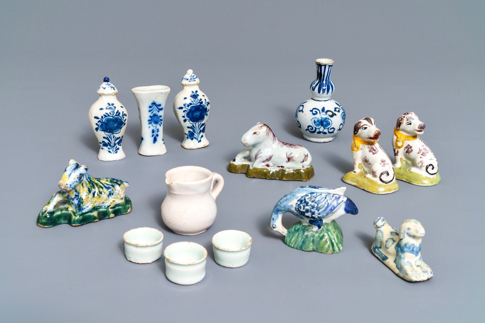 Une collection de miniatures en fa&iuml;ence de Delft, 18&egrave;me