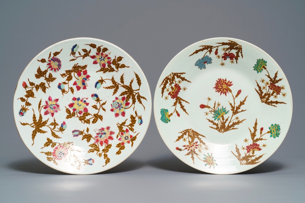 Deux grands plats en porcelaine de Chine famille rose, 19&egrave;me