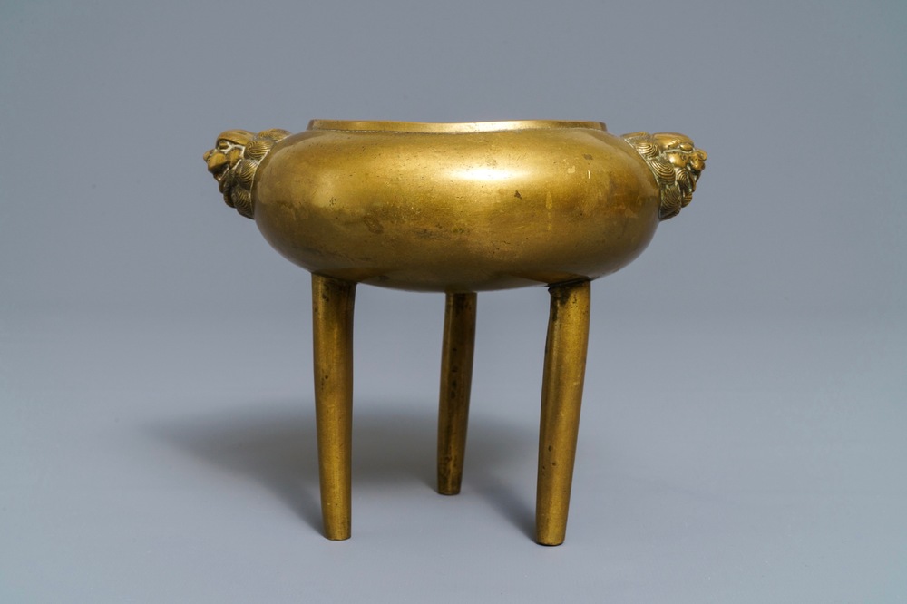 A Chinese bronze tripod censer with lion head handles, 19/20th C.