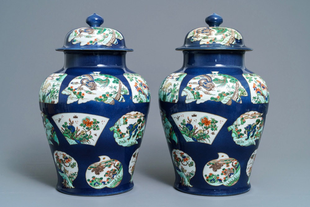 Une paire de vases couverts de style famille verte &agrave; fond bleu poudr&eacute;, Samson, Paris, 19&egrave;me