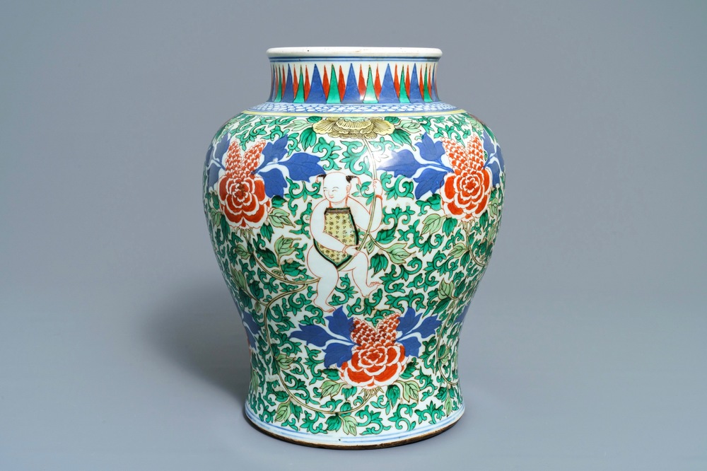 A Chinese wucai 'boys and peony scrolls' vase, 19th C.