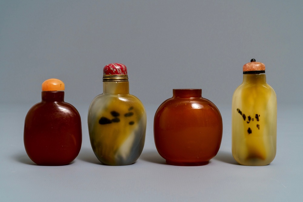 Four Chinese amber and agate snuff bottles, 19/20th C.