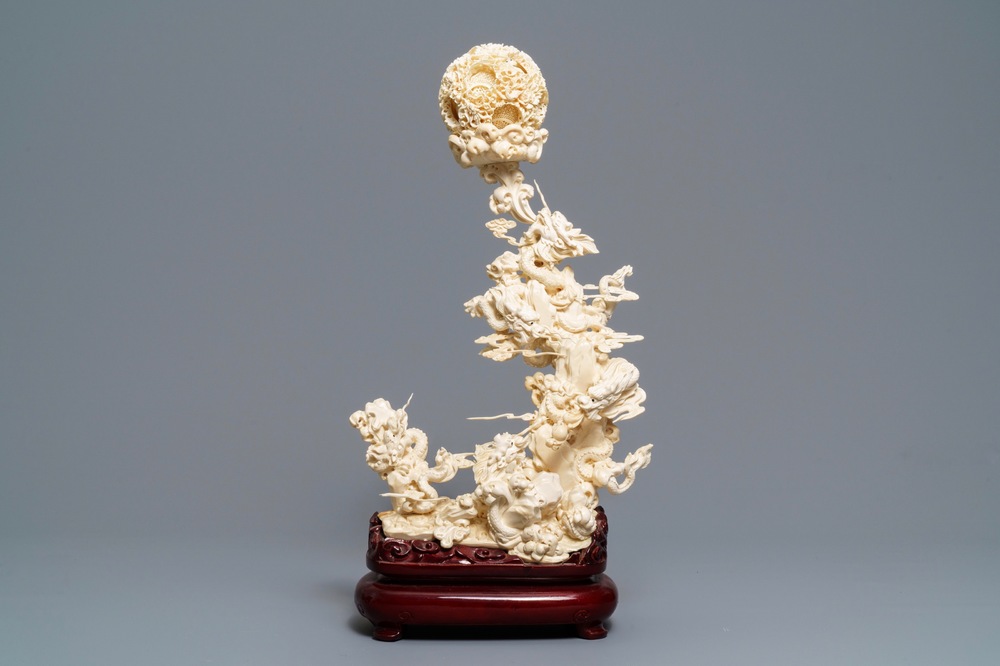 A Chinese ivory 'dragons with puzzle ball' group, 1st quarter 20th C.