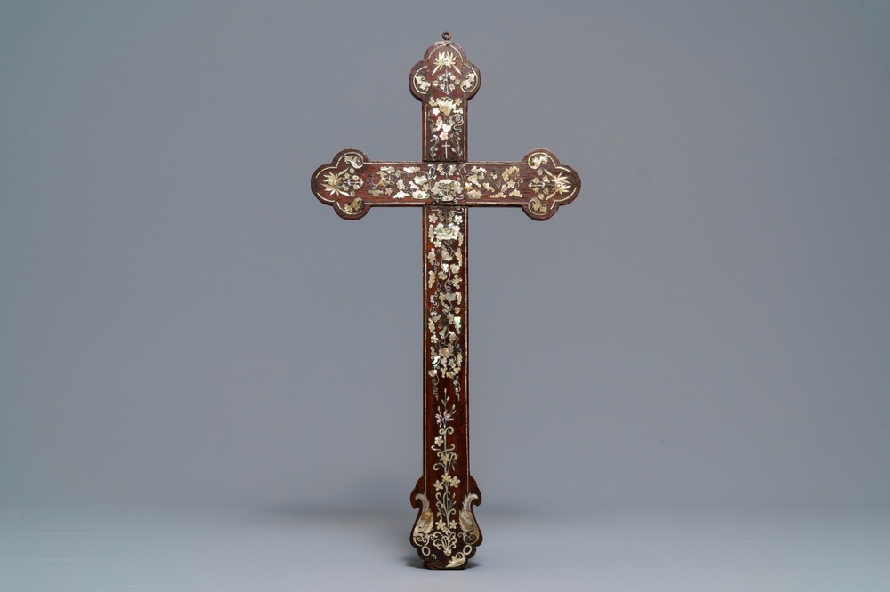 A Chinese mother-of-pearl-inlaid wooden apostle cross, prob. Macau, 18/19th C.