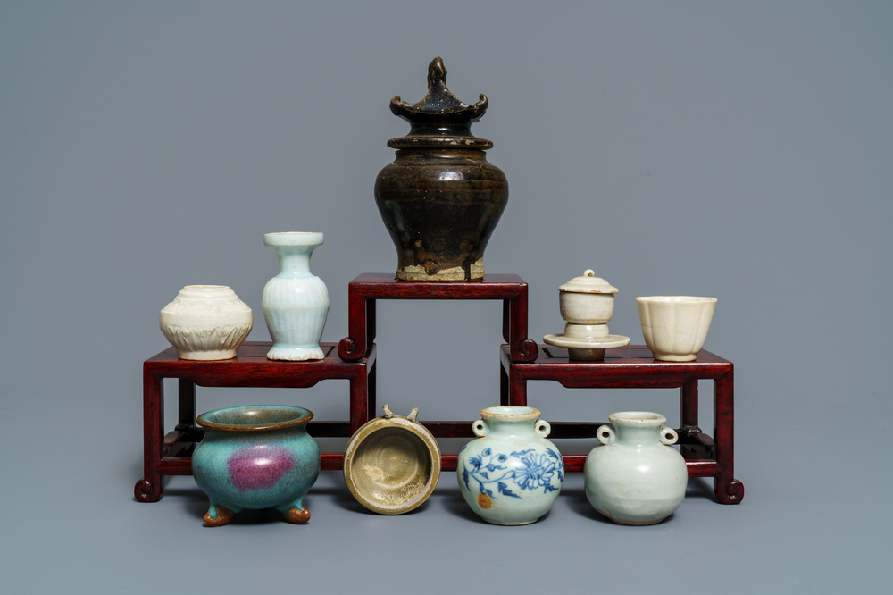 A varied collection of early Chinese stoneware, pottery and porcelain, Jin and later