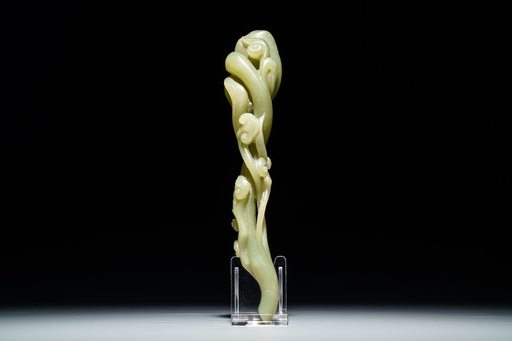 A Chinese pale green jade model of a lingzhi scepter, 19/20th C.