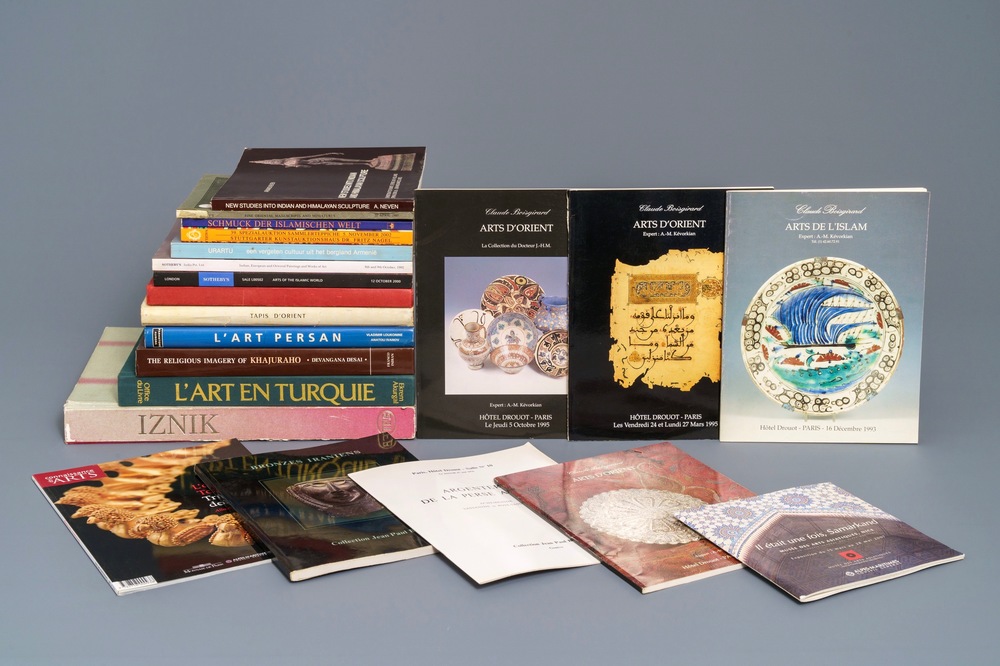 Een collectie boeken en veilingcatalogi over Islamitische kunst