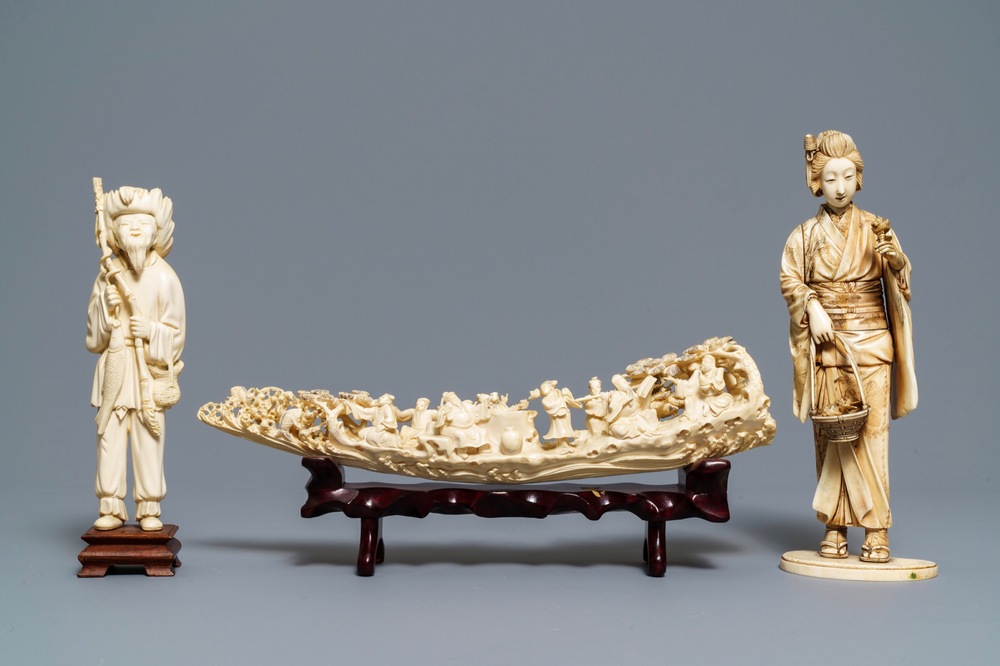 Two ivory figures and a reticulated tusk, China and Japan, 19/20th C.