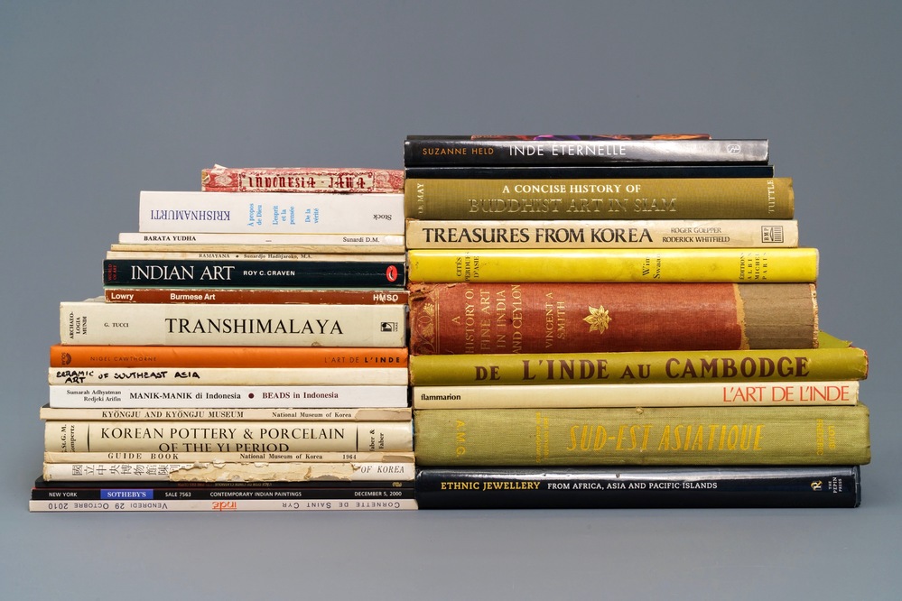 29 livres sur les arts de Birmanie, Cambodge, Cor&eacute;e, Inde, etc.