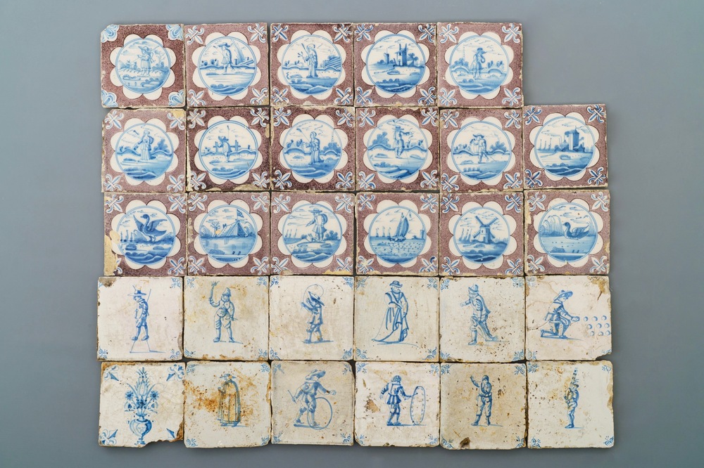 Vingt-neuf carreaux en fa&iuml;ence de Delft bleu, blanc et mangan&egrave;se, 17/18&egrave;me