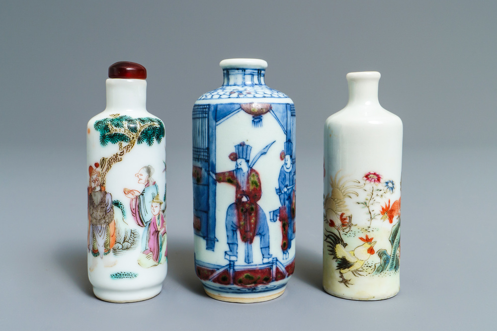 Three Chinese porcelain snuff bottles, 19/20th C.