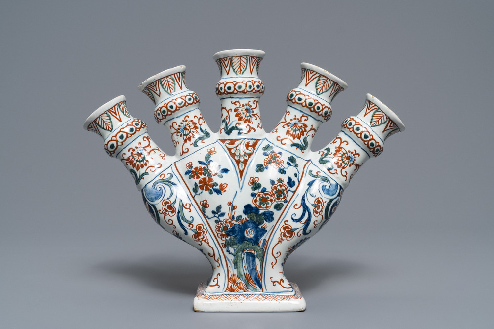 A Dutch Delft cashmere palette tulip vase, 17/18th C.