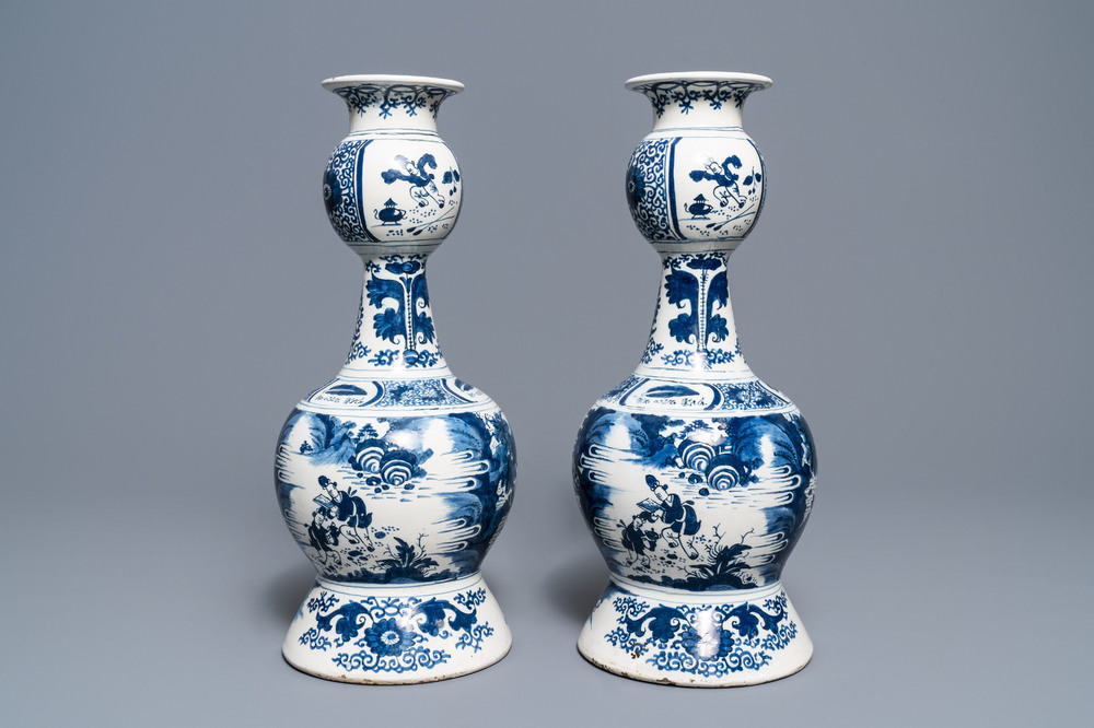 A pair of tall Dutch Delft blue and white chinoiserie vases, early 18th C.