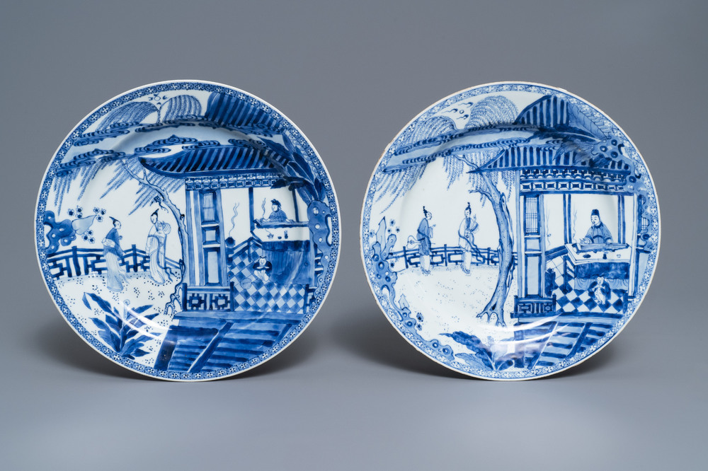 Twee Chinese blauw-witte 'Romance of the Western chamber' schotels, Yongzheng