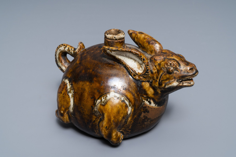 A Thai Sawankhalok brown-glazed rabbit kendi, 14/15th C.