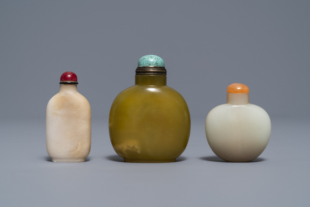 Three Chinese jade snuff bottles, 18/19th C.