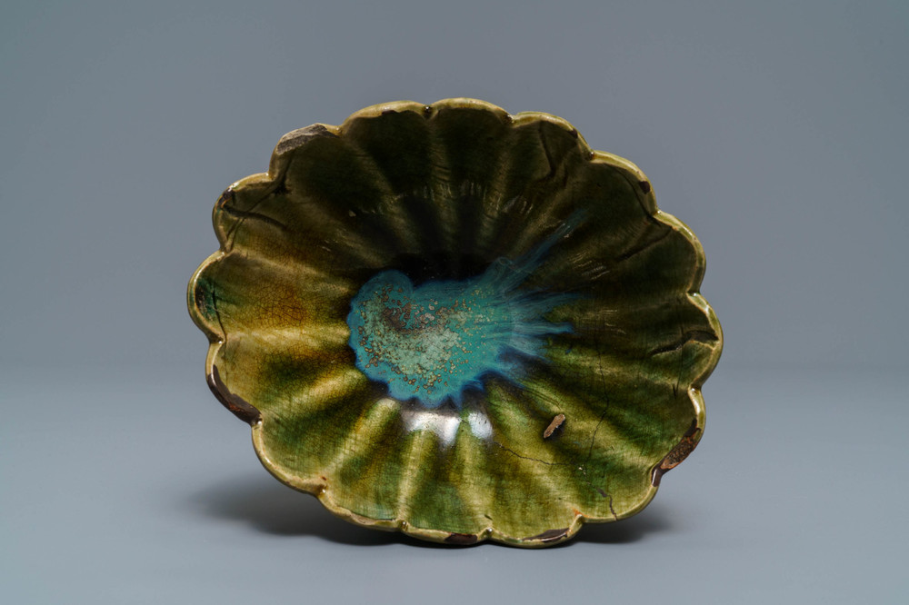 A Chinese green-glazed tripod 'narcissus' bowl, prob. Song