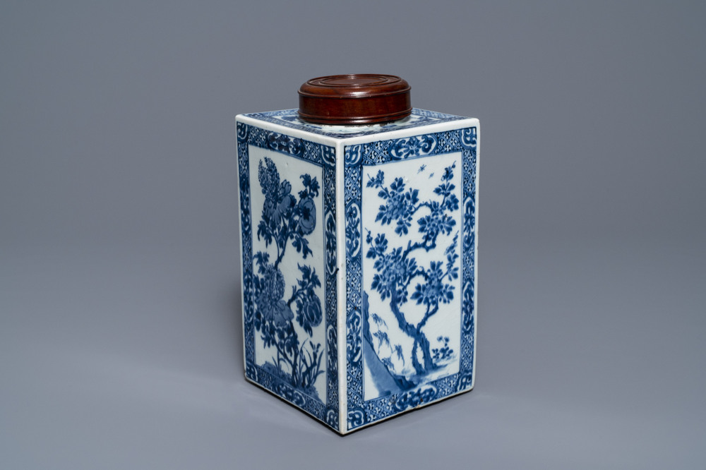 A large square Chinese blue and white tea caddy with floral design, Kangxi