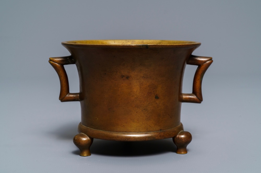 Een Chinese bronzen wierookbrander, Xuande merk, 17/18e eeuw