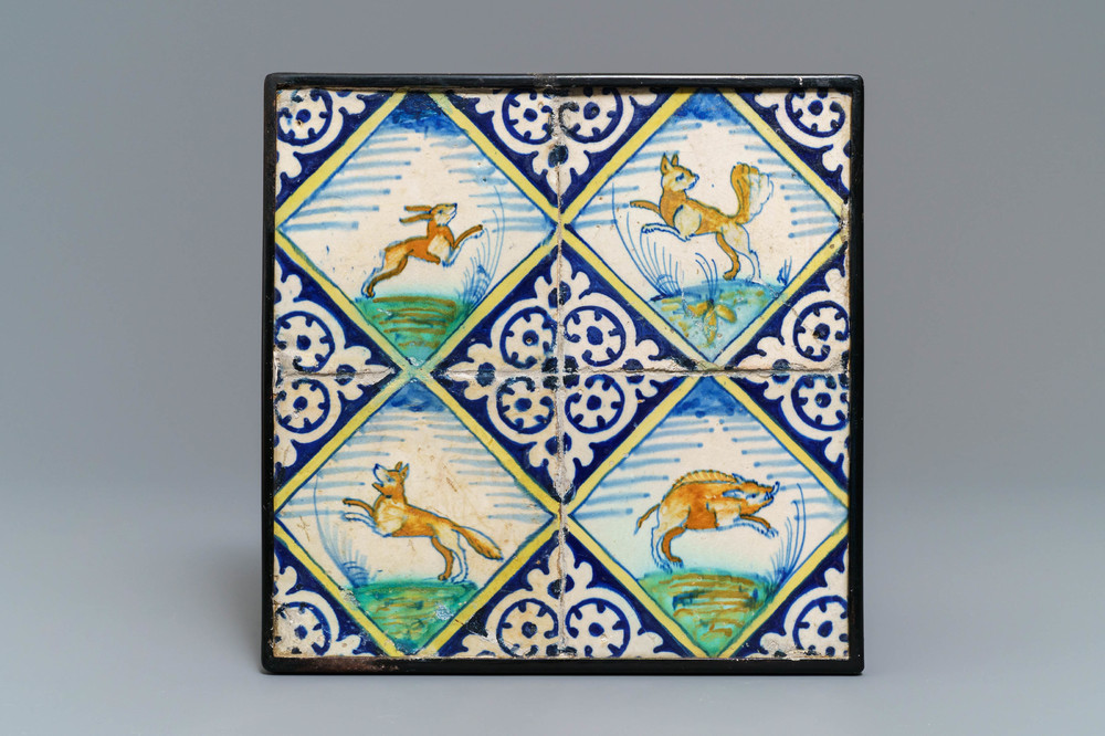 Quatre carreaux en fa&iuml;ence de Delft polychrome &agrave; d&eacute;cor d'animaux, vers 1600