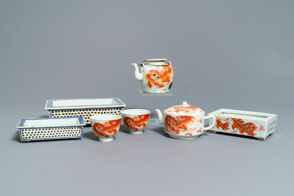 Five pieces of Chinese iron red-decorated porcelain and two double-walled blue and white jardini&egrave;res, 19th C.