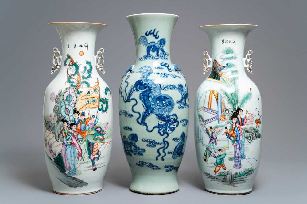 Twee Chinese famille rose vazen en een blauw-witte celadon vaas, 19/20e eeuw