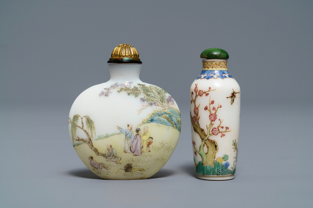 Twee Chinese glazen snuifflessen, Guyue Xuan merk, wellicht keizerlijk atelier, Peking, Qianlong