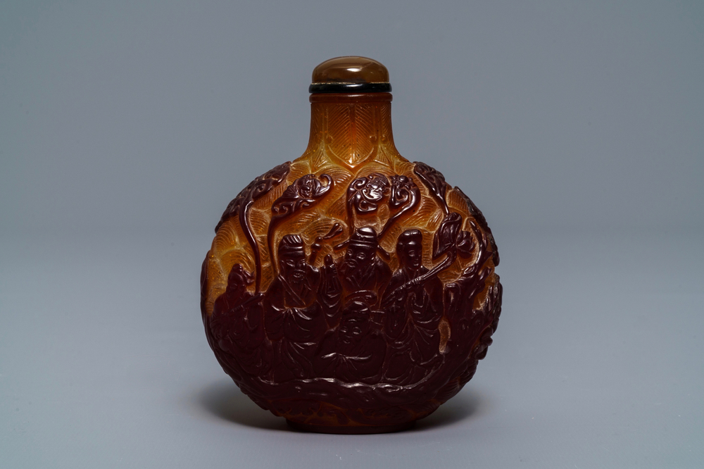 A Chinese table snuff flask with overlay glass design, 19th C.