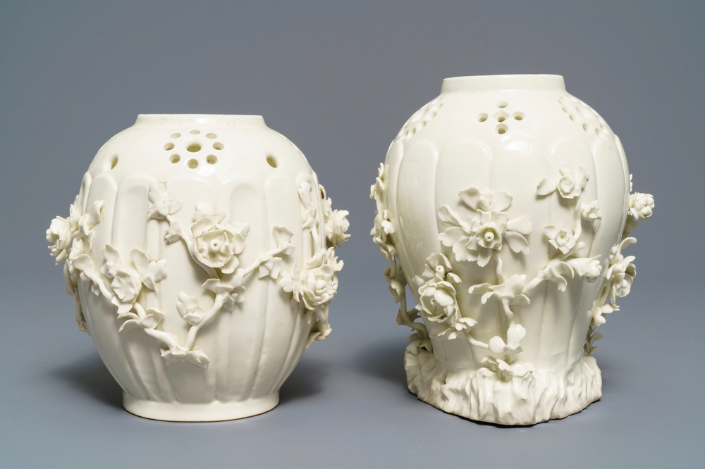 Deux pots-pourris en porcelaine p&acirc;te tendre de Saint-Cloud, France, 18&egrave;me