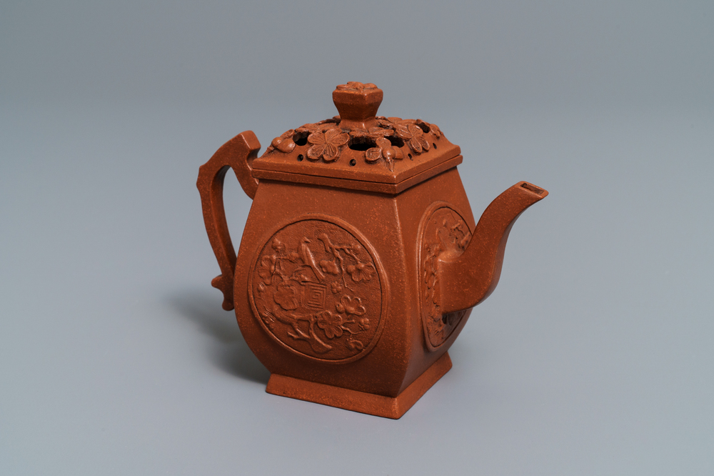 A Chinese Yixing stoneware teapot and cover, Jingxi Hua Feng Xiang Zhi mark, 18/19th C.