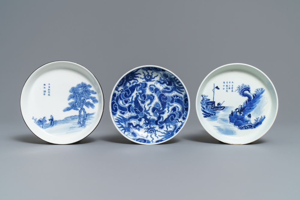 Drie Chinese blauw-witte 'Bleu de Hue' borden voor de Vietnamese markt, 19e eeuw