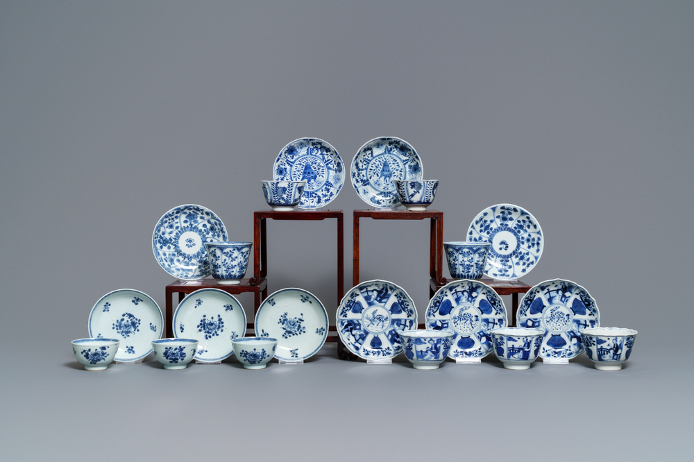 Dix tasses et soucoupes en porcelaine de Chine bleu et blanc, 18/19&egrave;me