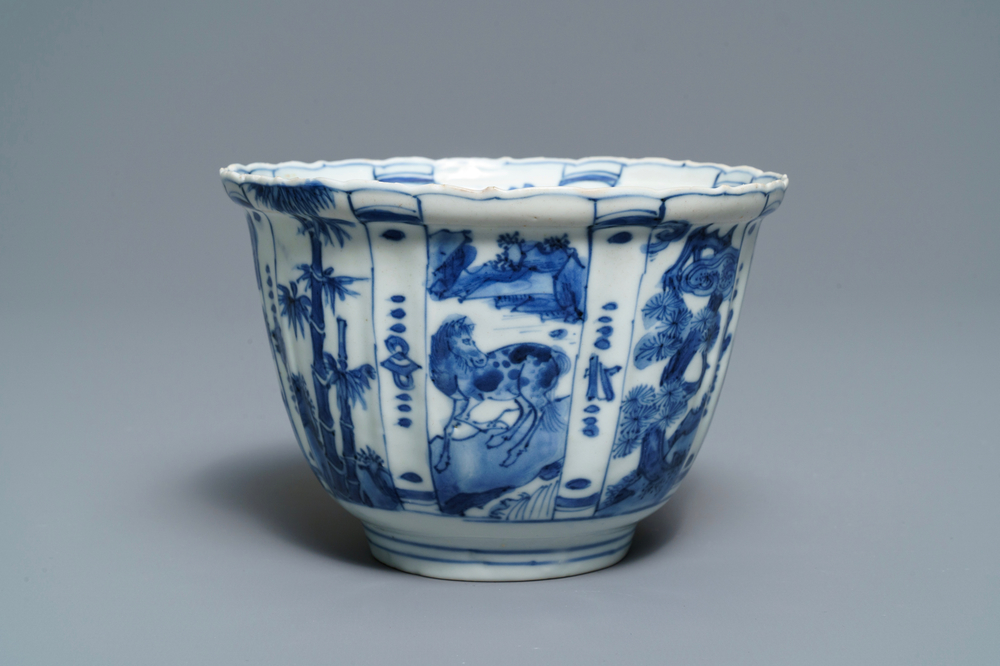 A Chinese blue and white kraak porcelain 'crow' cup, Wanli