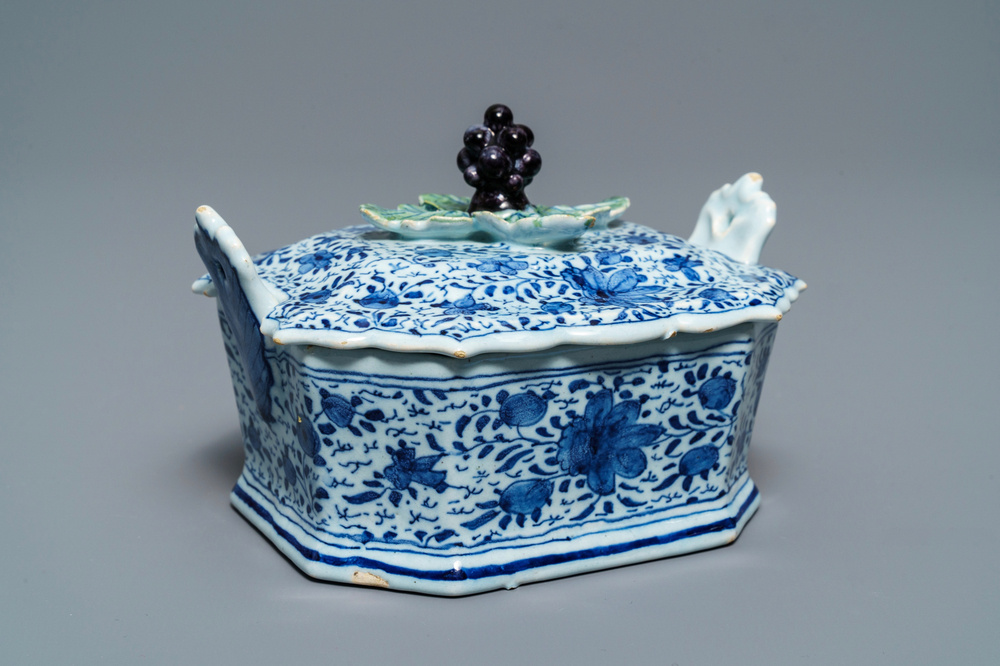 A Dutch Delft blue and white grape-topped butter tub, 18th C.